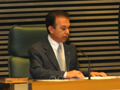 Deputado Waldir Agnello preside votações