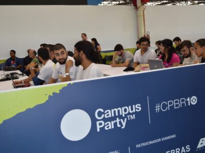 Alunos participam de workshop promovido pelo Centro Paula Souza na edição de 2017 da Campus Party | Foto: Divulgação