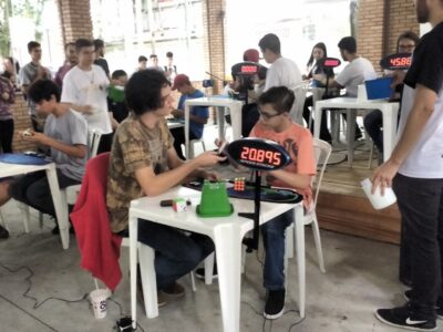Campeonato Mundial de Cubo Mágico, realizado na Etec de Jacareí em 2018, recebeu alunos, professores e comunidade | Foto: Divulgação
