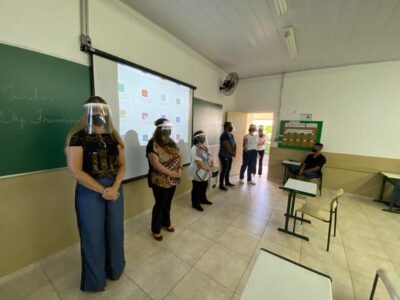 Equipe da Etec Profª Carmelina Barbosa, de Dracena, durante recepção de novos alunos, que começou na segunda (8) | Foto: Divulgação