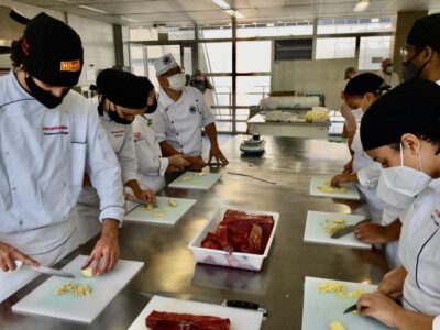 Chef Claudio Ihy ofereceu curso de preparação de Yakisoba para estudantes da Etec l Foto: Divulgação