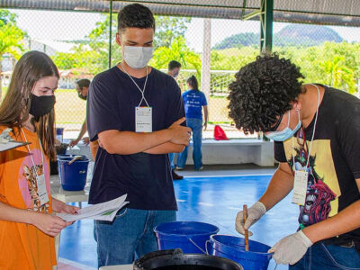 Isabella Lourenço, Estêvão Povreslo e Timótio de Jesus em prova prática na final da Obap l Foto: Obap Oficial