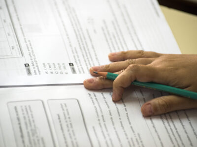 Benefício abona 50% do valor cobrado para participar do processo seletivo das Etecs| Foto: Towfiqu barbhuiya / Unsplash