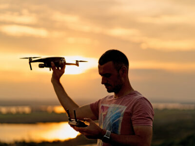 Drones têm sido usados para entretenimento, mas também para trabalho e pesquisa | Foto: ArthurHidden - Freepik