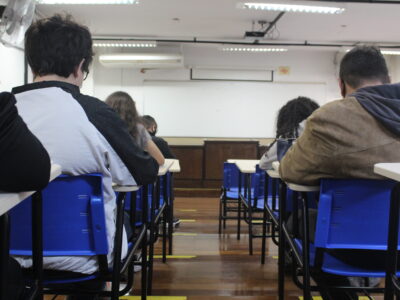 Convocados em segunda chamada fazem a matrícula no dia 8 de agosto, pelos sistemas indicados no Manual do Candidato| Foto: Roberto Sungi
