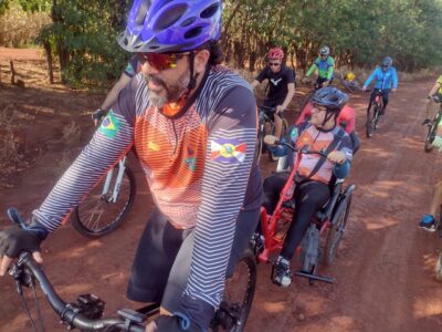 Rodrigo e Henrique passeando na Bike Solidária l Foto: Divulgação
