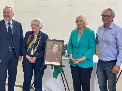 O cônsul da Italia, Domenico Fornara com Paula Tedeschi, Laura Laganá e Eduardo Alvarez participam da inauguração l Foto: Divulgação