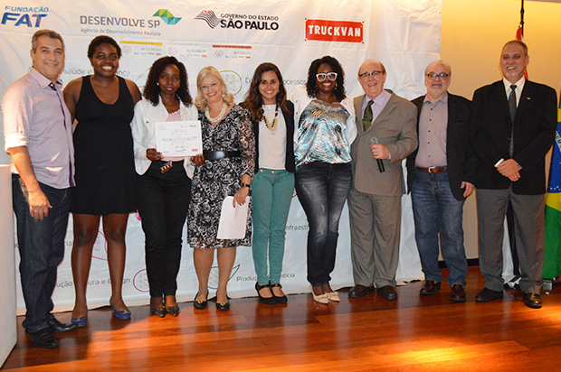 Equipe vencedora recebeu certificado e prêmio em dinheiro, oferecido pelos patrocinadores