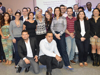 Formandos foram homenageados durante cerimônia que marcou encerramento da primeira turma do Programa Especial de Formação de Professores na modalidade a distância - Divulgação