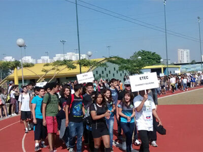 Equipes das Etecs participantes fazem o desfile de apresentação - Foto: Divulgação