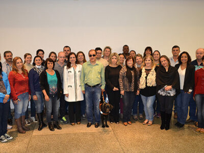 Alessandra Costa (de branco) e professores na capacitação - Foto: Divulgação