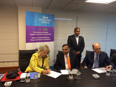 Laura Laganá e N.Chandrasekaran na assinatura do convênio - Foto: Divulgação