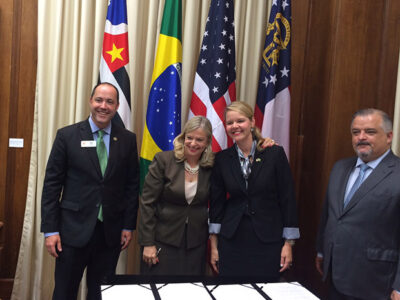 O secretário de Desenvolvimento Econômico da Geórgia, Chris Carr (esq), participou da assinatura ao lado de Laura Laganá, Gretchen Corbi e Márcio França - Foto: Divulgação