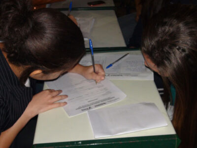 Aluna da Etec realiza atendimento durante mutirão - Foto: Divulgação