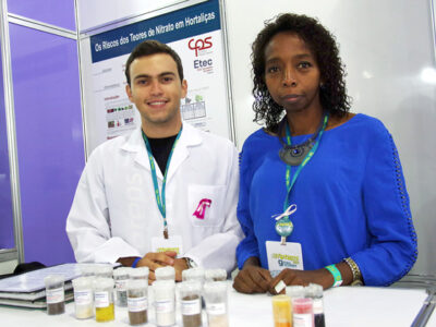 Alexandre e a professora Joana D’Arc na premiação