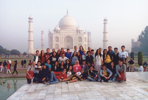 Alunos das Etecs visitam o Taj Mahal após competição em Lucknow