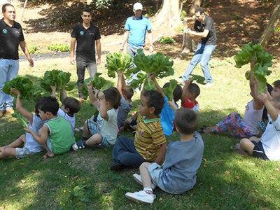 Horta se transforma em experiência lúdica para as crianças - Foto: Divulgação