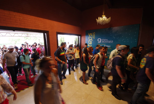 Entrada dos visitantes na Feteps 2015
