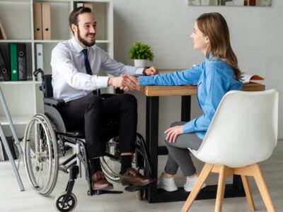 Curso tem como objetivo capacitar o aluno para realizar atividades de rotinas administrativas l Foto: Freepik