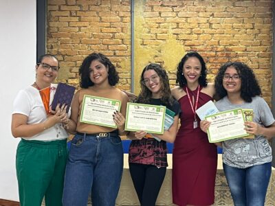 A partir da esquerda: a diretora da Etec, Ieda Couto; Beatriz, Isabelly, professora Denise e Sofia l Foto: Helena Turcato