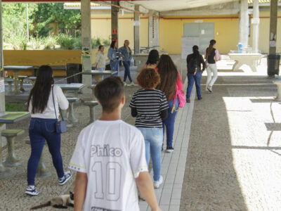 Candidato deve seguir as orientações recebidas por mensagem para envio da documentação l Foto: Roberto Sungi