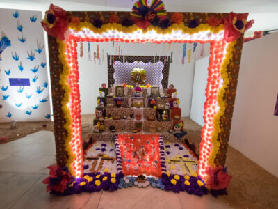 Altar vencedor da 3ª edição do concurso, feito por alunos da Etec de Santana de Parnaíba, que homenagearam Bruno Pereira e Dom Phillips | Foto: Divulgação
