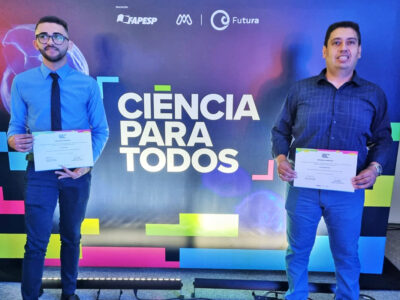 Os professores Bento Pinheiro de Sales e Alejandro Ramirez, durante a cerimônia de premiação na Capital l Foto: Divulgação