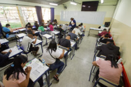 Escolas Técnicas Estaduais oferecem acesso à internet e computadores para quem deseja solicitar o benefício | Foto: Roberto Sungi