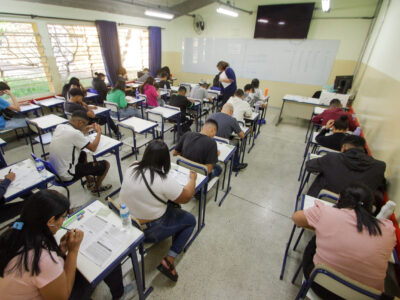 Escolas Técnicas Estaduais oferecem acesso à internet e computadores para quem deseja solicitar o benefício | Foto: Roberto Sungi