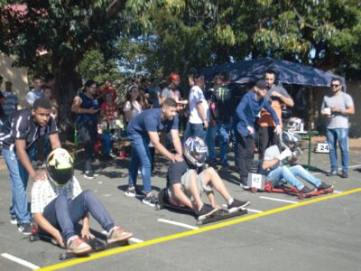 Antes da corrida, veículos passam por vistoria para verificar se estão de acordo com regulamento da competição l Foto: Divulgação