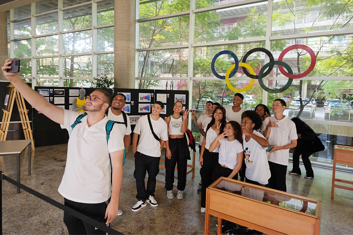 Cerca de 80 estudantes do CPS participaram do fórum interdisciplinar e da abertura da mostra sobre as Olimpíadas | Foto: Roberto Sungi