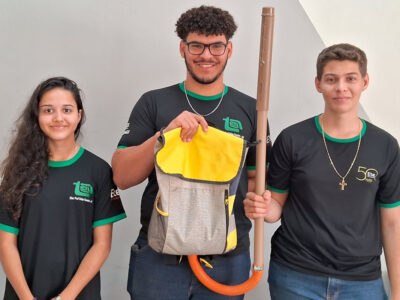 Alunos da Etec Prof. Urias Ferreira, de Jaú, criaram a mochila de adubação que facilita o plantio em áreas agrícolas pequenas l Foto: Divulgação