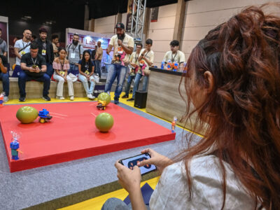 Visitantes da Feteps lotaram a Arena de Robótica no primeiro dia da Feteps | Foto: Roberto Sungi