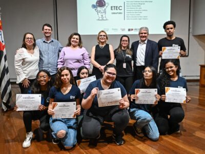 Estudantes da Etec Uirapuru, da zona oeste da Capital, recebem certificados pelas medalhas de ouro, prata e bronze l Foto: Roberto Sungi