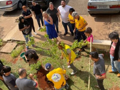 Equipe da Fatec Tatuí promoveu plantio de 10 espécies de árvores afetadas pelo fogo recente | Foto: Divulgação