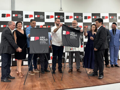 O prefeito Rômulo Rippa e o diretor-superintendente do CPS, Clóvis Dias, descerram umas das placas de inauguração l Foto: Divulgação