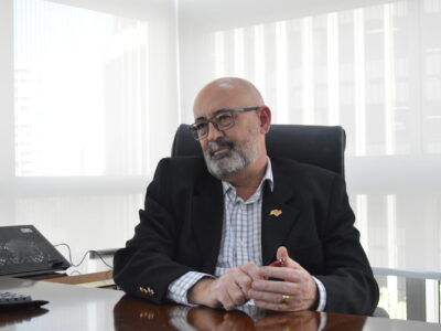 Entre suas propostas destacam-se as metas de atualizar 100% dos currículos e criação de laboratórios de inovação l Foto: Cristiane Santos