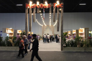 São dez estandes que expõem a criatividade e capacidade empreendedora de estudantes de diversos cursos l Foto: Divulgação