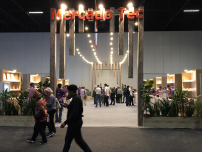 São dez estandes que expõem a criatividade e capacidade empreendedora de estudantes de diversos cursos l Foto: Divulgação