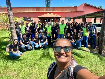 Coordenadora Gisele e grupo de estudantes em visita técnica à Fazenda São José dos Jesuítas (MS) | Foto: Gisele Salomão