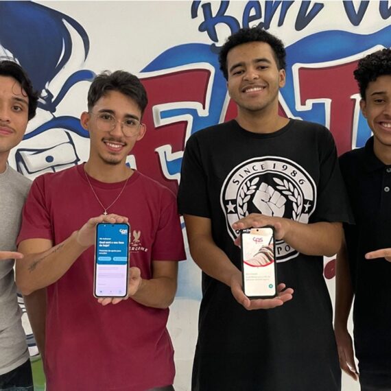 A partir da esquerda, Victor Taveira Navarro, Guilherme Felix Barreto, Vinícius Valero Chabariberi e Gabriel da Silva: Foto: Divulgação