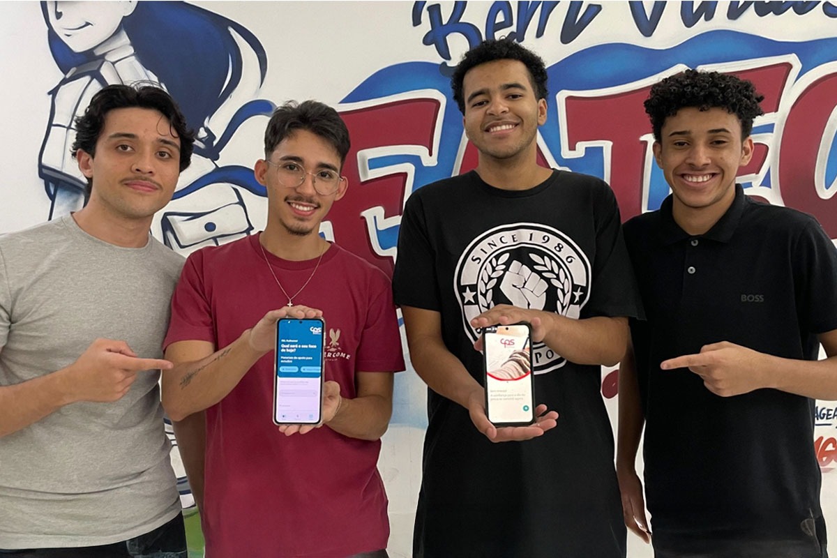 A partir da esquerda, Victor Taveira Navarro, Guilherme Felix Barreto, Vinícius Valero Chabariberi e Gabriel da Silva: Foto: Divulgação