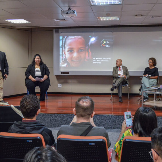 Da esq. para a dir., Claudio Anjos, Danuza Rangel, Alexsandreo Nascimento Santos, Mariangela de Andrade e Cesar Callegari | Foto: Roberto Sungi