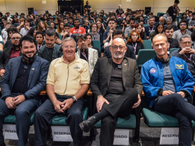 Da esq. para a dir. Maycon Geres, James Shelton Voss, Clóvis Dias, e Thomas Henry Marshburn | Foto: Roberto Sungi