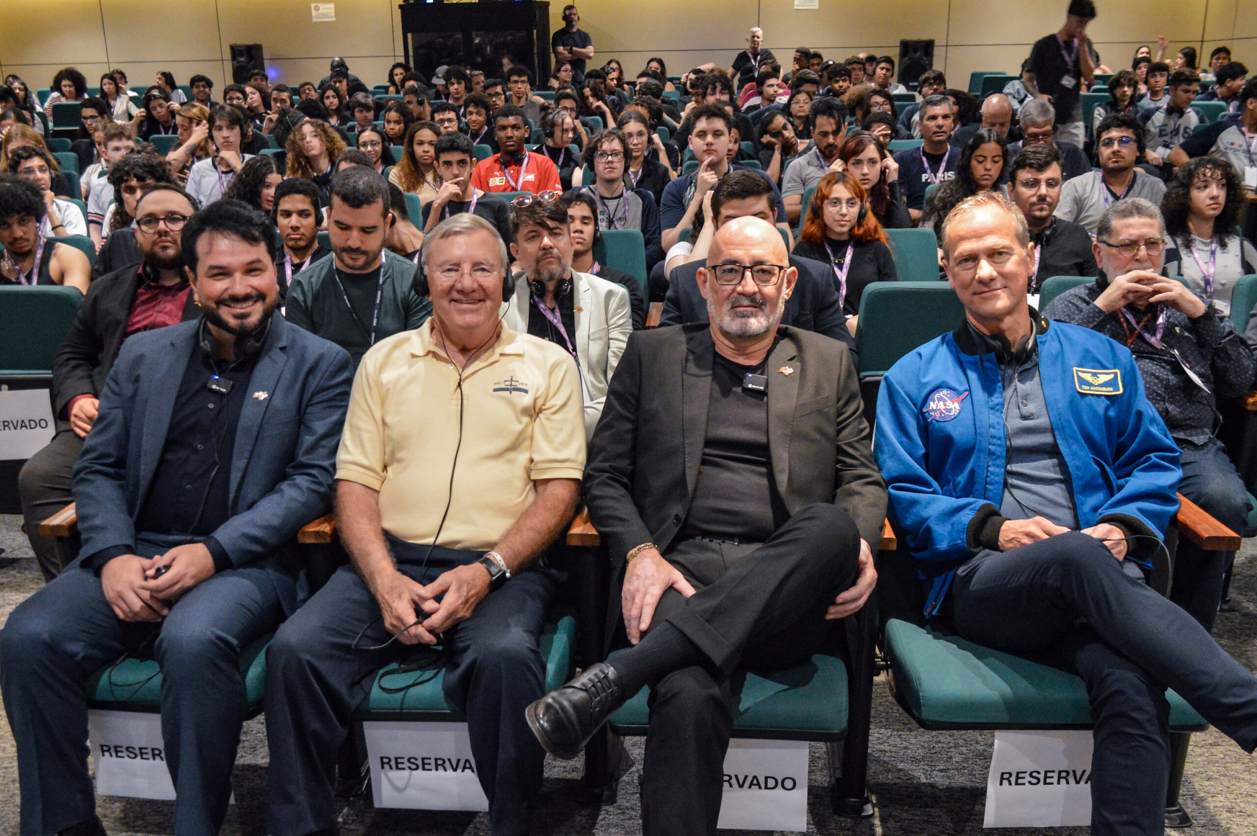 Da esq. para a dir. Maycon Geres, James Shelton Voss, Clóvis Dias, e Thomas Henry Marshburn | Foto: Roberto Sungi