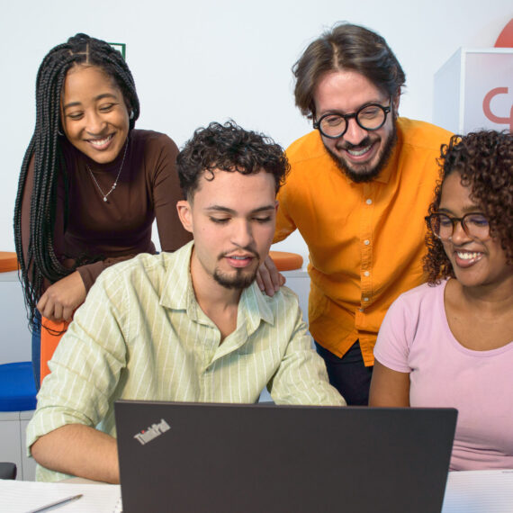 Fatecs disponibilizam computador e acesso à internet para quem quiser fazer a inscrição | Foto: roberto Sungi