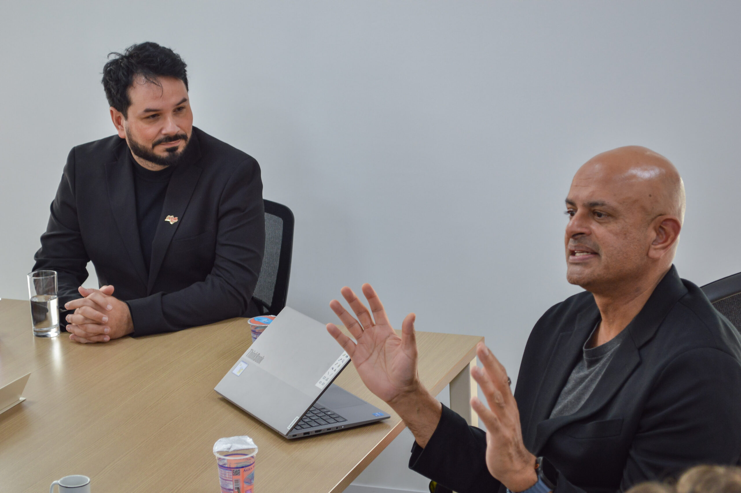 Maycon Geres, à esq., e Sommana Palacanda (à dir.): líder da Microsoft Elevate traz projetos e investimento bilionário ao Brasil | Foto: Roberto Sungi