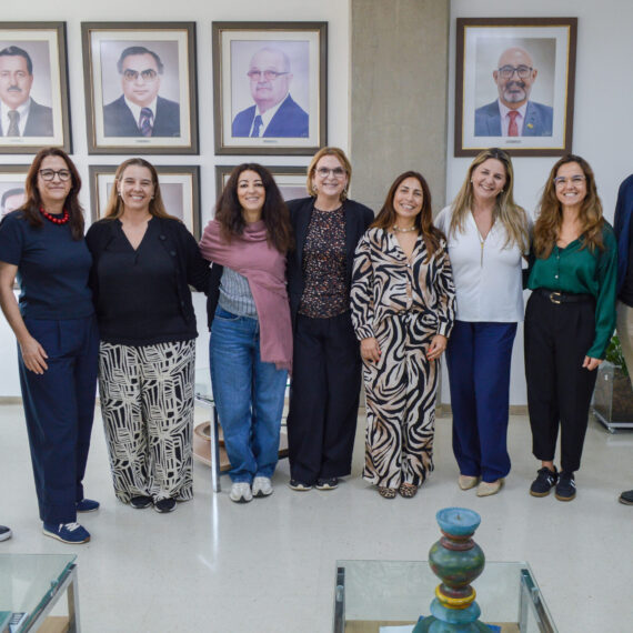 Marta Iglesis, ao centro, é ladeada por representantes dos Institutos Politécnicos portugueses | Foto: Roberto Sungi
