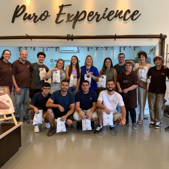 Professores e alunos da Fatec Bragança Paulista e Proprietários da Puro Cioccolato