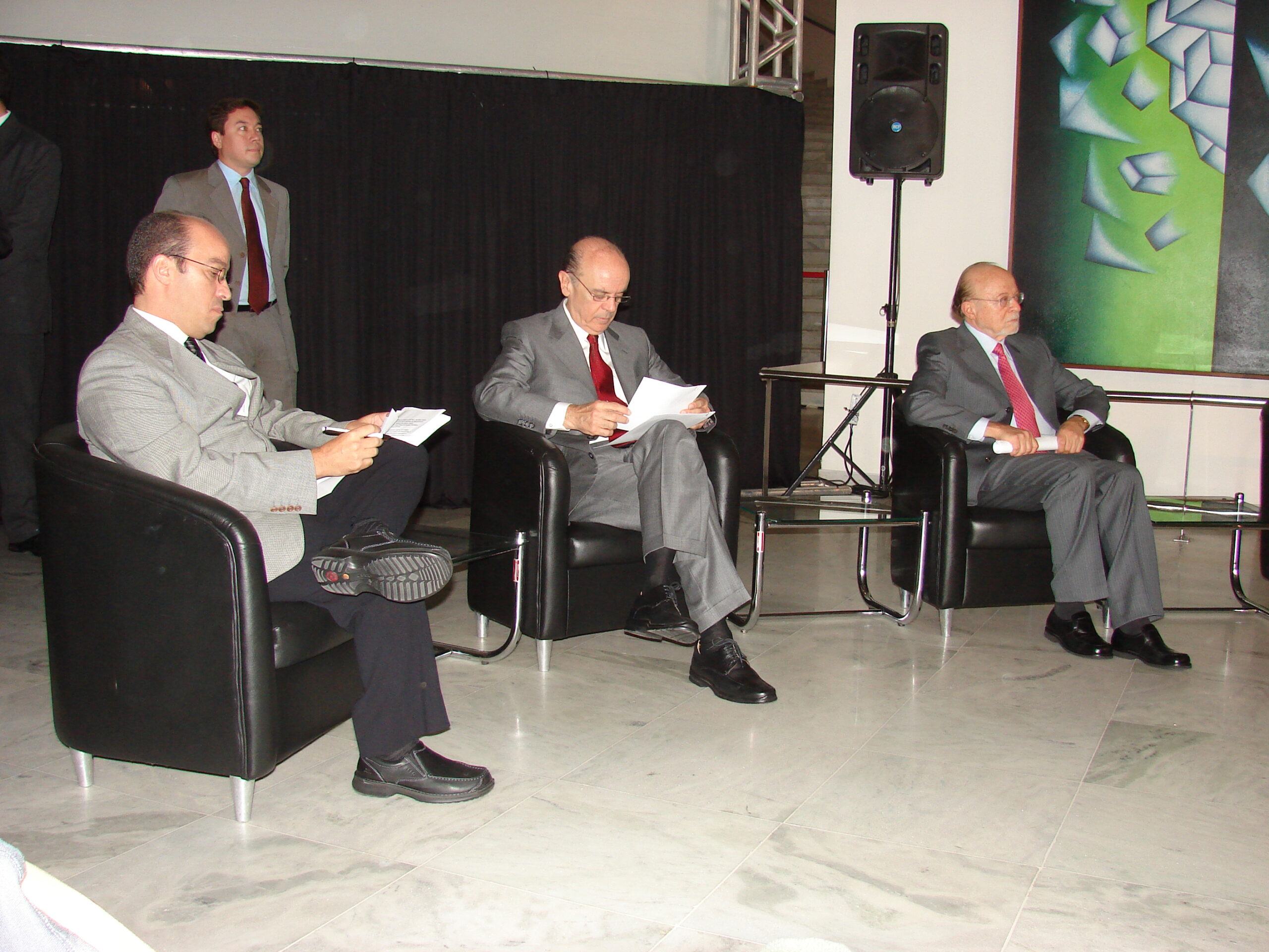 José Roberto Marinho, José Serra e Alberto Goldman,
durante o lançamento do programa.